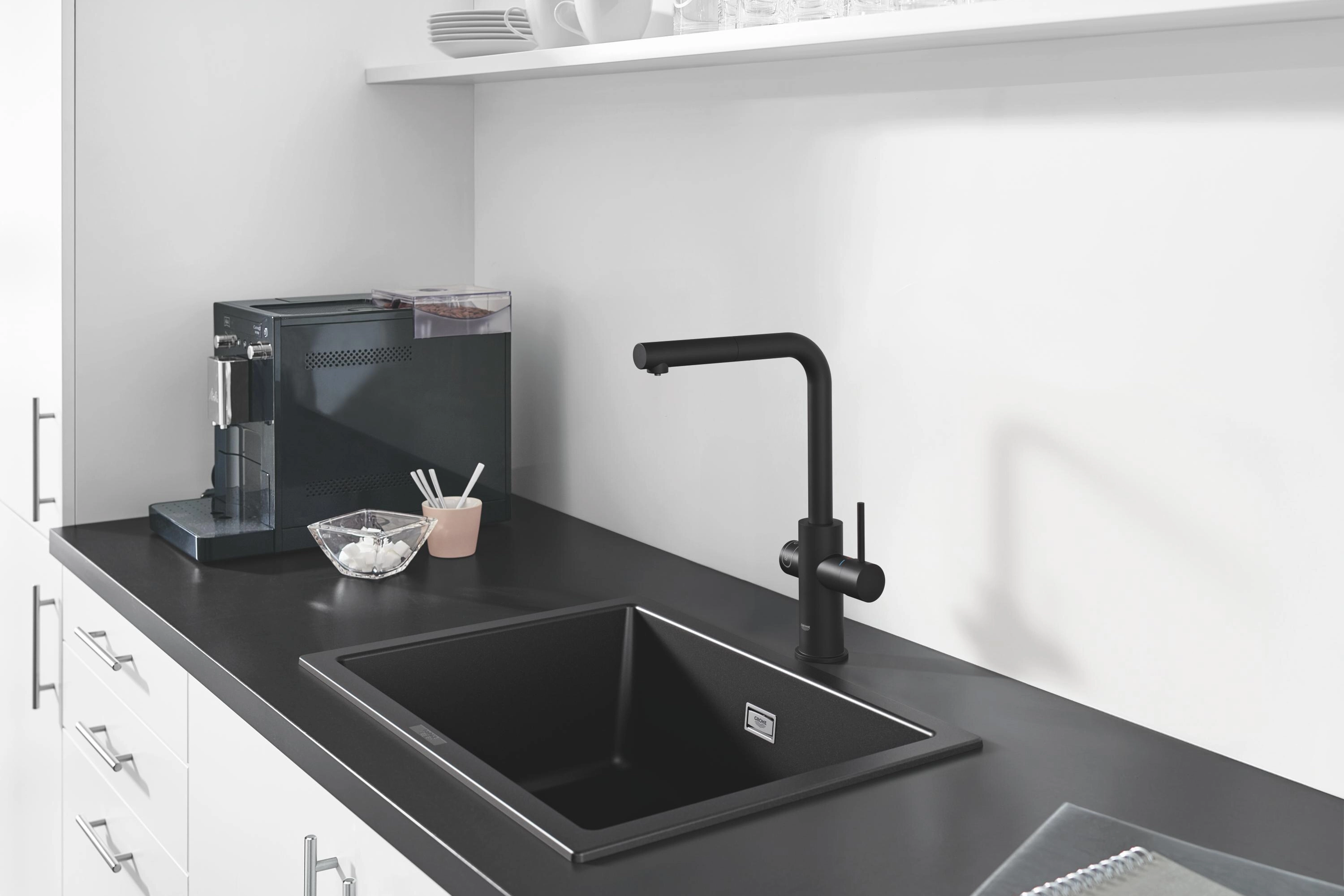 Complete GROHE Blue Professional system: chrome kitchen tap, under-sink cooler-carbonator, filter cartridge and CO₂ cylinder