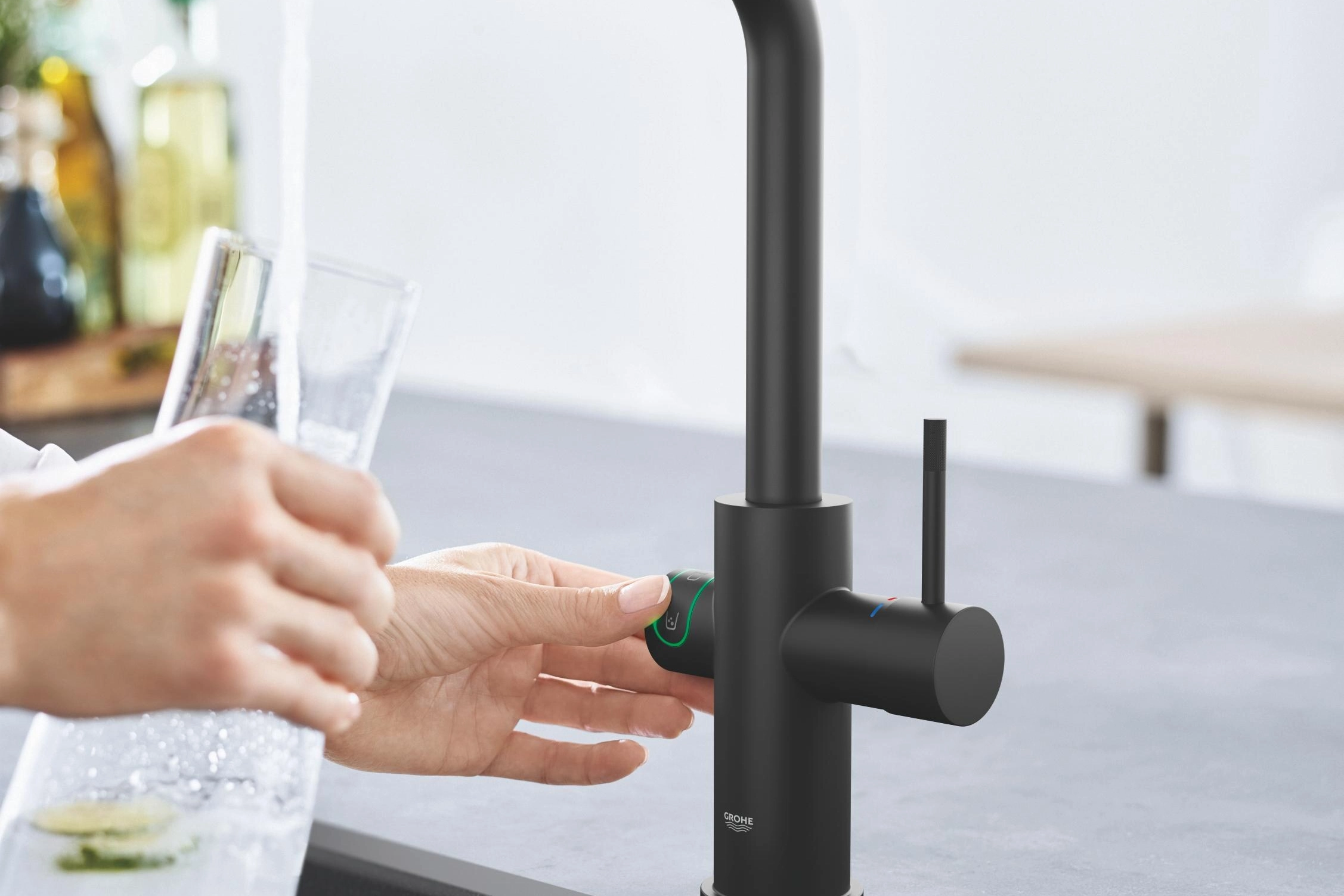 Close-up of the GROHE Blue tap control selecting a water setting
