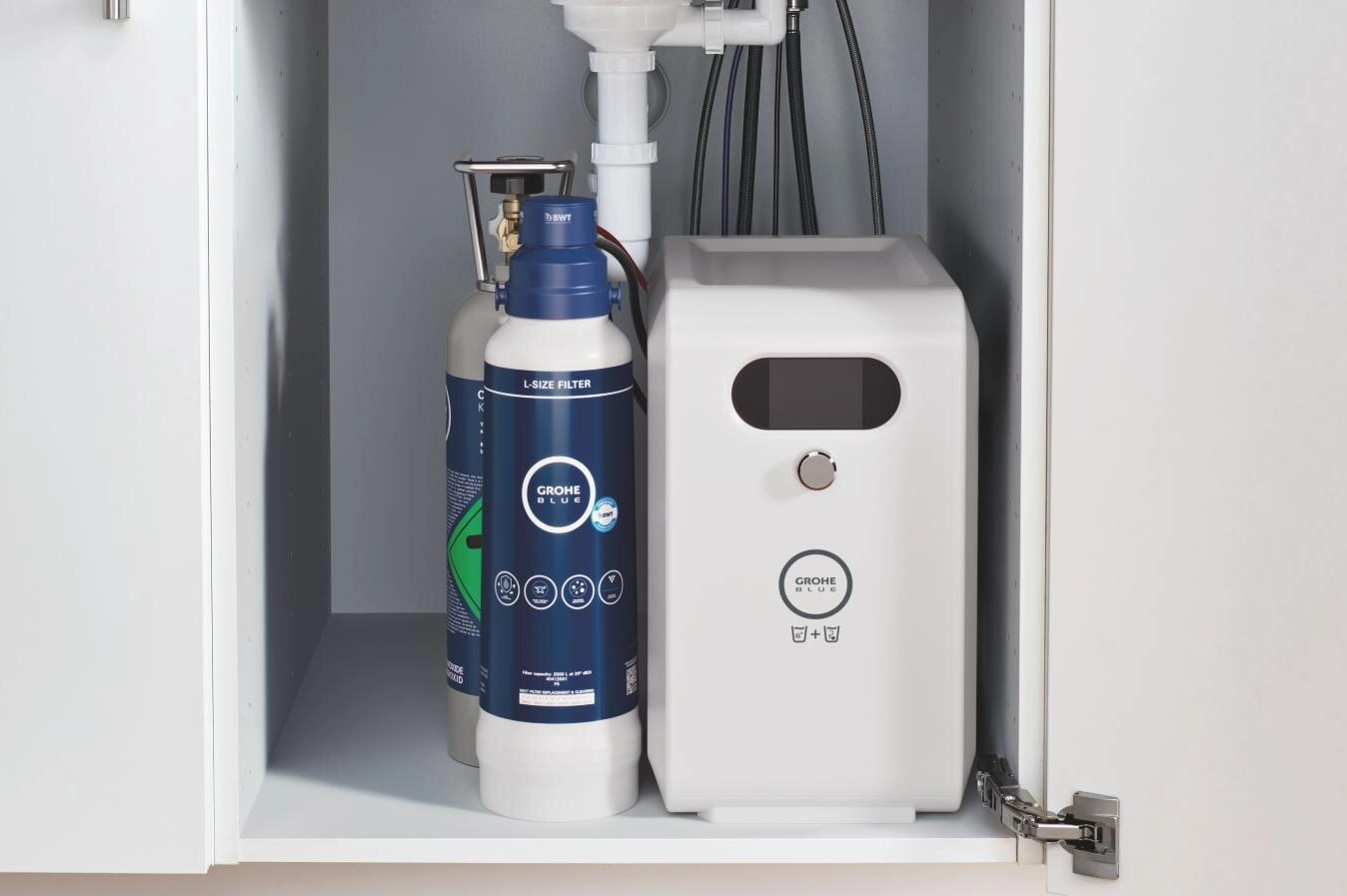 Neatly installed under-sink GROHE Blue components